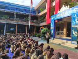 Sambangi SMA Perintis 2, Bhabinkamtibmas Durian Payung Ajak Siswa Bijak Dalam Bermedia Sosial