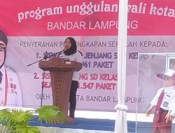 Penyerahan Perlengkapan Sekolah Jenjang SD Dan SMP Se-Kota Bandar Lampung oleh Hj. Eva Dwiana Di SMP Negeri 27