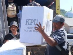 Polres Pesawaran Polda Lampung Kawal Pendistribusian Logistik ke Pulau Pahawang dan Pulau Legundi