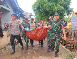 Kompak, Kapolresta Bandar Lampung Bersama Dandim 0410 Pimpin Bakti Sosial Di Lokasi Terdampak Banjir