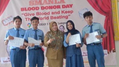 SMAN 5 Gelar Donor Darah, Kepala Sekolah : Bisa Jadi Gaya Hidup Siswa Mulai Umur 17 Tahun