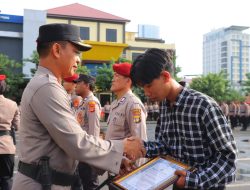 Gagalkan Aksi Curas Dengan Tabrakkan Motornya Ke Pelaku Curas, Kapolresta Bandar Lampung Berikan Penghargaan Kepada Karyawan SPBU