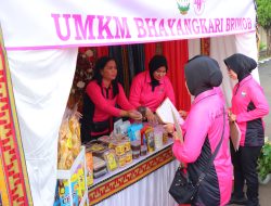 Meriahkan Hut ke 44, Yayasan Kemala Bhayangkari Gelar Gerak Jalan Hingga Bazar