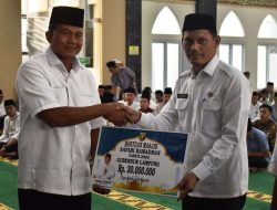 Bersama Forkopimda Provinsi, Danrem 043/Gatam Safari Ramadhan Di Masjid Agung Kalianda