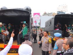 Aksi Solidaritas Berlangsung Damai, Dua Truck Dalmas Polresta Bandar Lampung Bantu Antar Massa Aksi Kembali Pulang