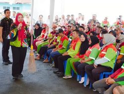 Pemkot Bandar Lampung Bersama Baznas Menyalurkan Beras Bagi Petugas Kebersihan