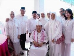 Walikota Bandar Lampung Eva Dwiana Melaksanakan Sholat Idul Fitri 2024