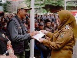 Walikota Eva Dwiana Kembali Salurkan Dana Operasional Pamong Kelurahan