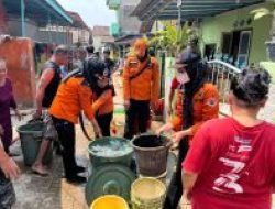Pemkot Bandar Lampung Salurkan Air Bersih Bagi Warga Panjang
