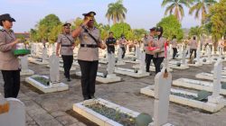 Sambut Hari Bhayangkara ke-79, Polresta Bandar Lampung Gelar Ziarah dan Tabur Bunga di Makam Pahlawan
