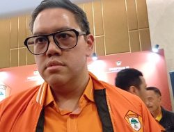 DPR Dukung Komdigi Bekukan Izin TikTok