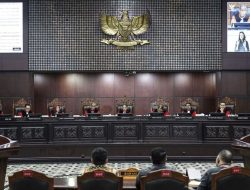 DPR dan Pemerintah Kompak Minta MK Tolak Gugatan Penyakit Kronis