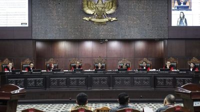 DPR dan Pemerintah Kompak Minta MK Tolak Gugatan Penyakit Kronis