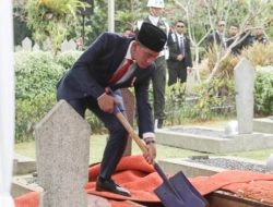 Gibran Pimpin Upacara Pemakaman Istri Wapres Ke-4