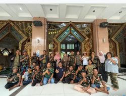 Di Hari Pahlawan Pemuda Panca Marga Gelar Aksi Bersih- Bersih Mesjid Agung Sibolga 