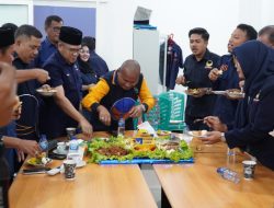 DPD NasDem Tapteng potong Tumpeng Di HUT ke-14 Partai, Ramansyah “Siap Berjuang Bersama Masyarakat