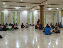 Ratusan Mahasiswa Antre, Buka Puasa Hari ke-14 Ramadan di Masjid Baiturrahman UNIMED Diserbu Pengunjung