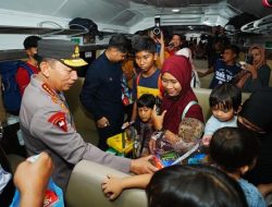 Tinjau Arus Mudik, Kapolri Ungkap Penumpang di Stasiun Gubeng Meningkat 11%