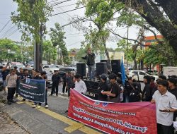 Aliansi Mahasiswa Sumut Demo PT INL, Soroti Kelangkaan Minyakita di Daerah Penghasil Sawit