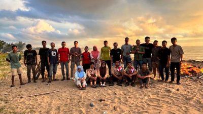 Komunitas Anak Galaga Peduli Lingkungan Bersama Pramuka Gelar Aksi Bersih Pantai Pantai Natal