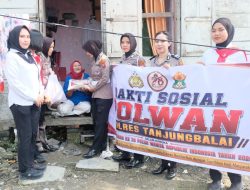 Dalam Rangka HUT Ke-78, Polwan Polres Tanjungbalai Salurkan Bansos untuk Warga Kurang Mampu