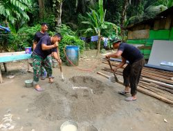 Ayunan Semen Menjadi Jejak Harapan, Satgas TMMD ke-130 Kodim 0209/LB Poles Lantai Rumah Tukirin