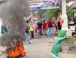 Kado Pahit HUT ke-81, GMNI, PMII, dan HIMMAH Geruduk Kantor Bupati Labuhanbatu
